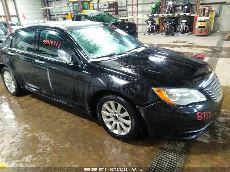 Chrysler 200 2013г.