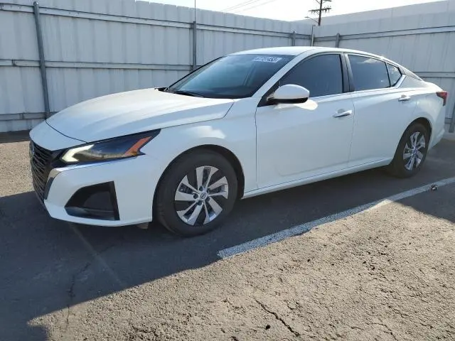 Nissan Altima 2023г.