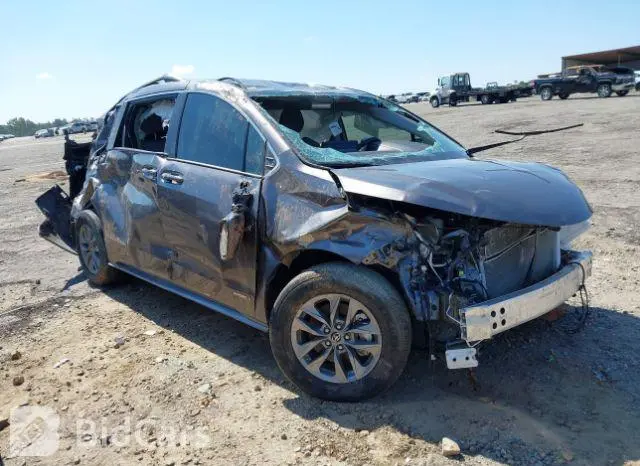 Toyota Sienna 2021г.