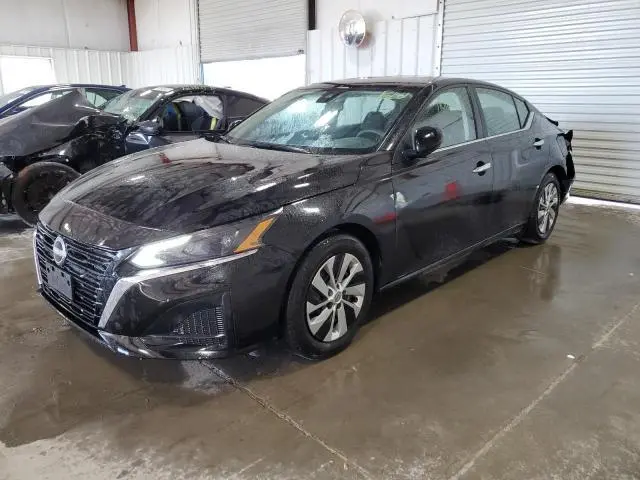 Nissan Altima 2023г.