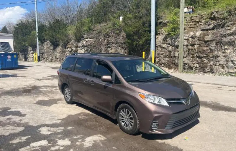 Toyota Sienna 2018г.