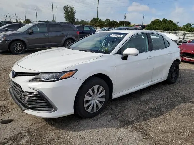 Toyota Camry 2023г.