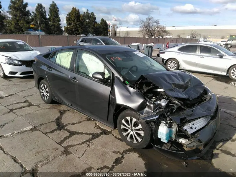 Toyota Prius 2016г.