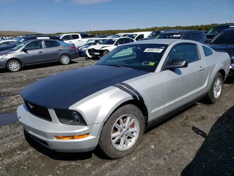 Ford Mustang 2005г.