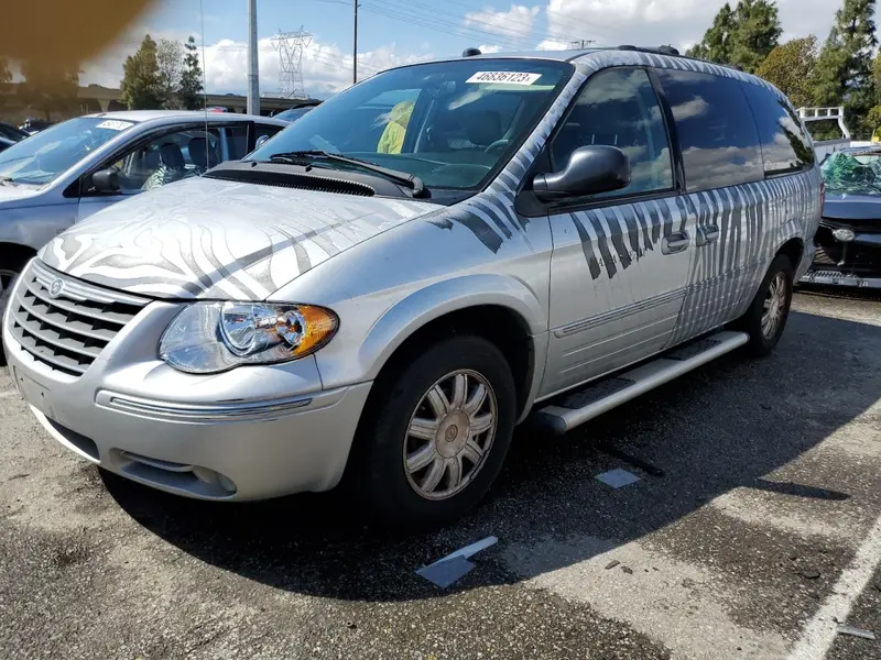 Chrysler Town & Country 2005г.