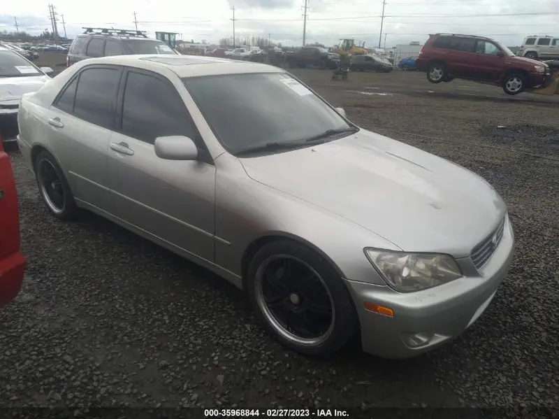 Lexus IS 300 2001г.