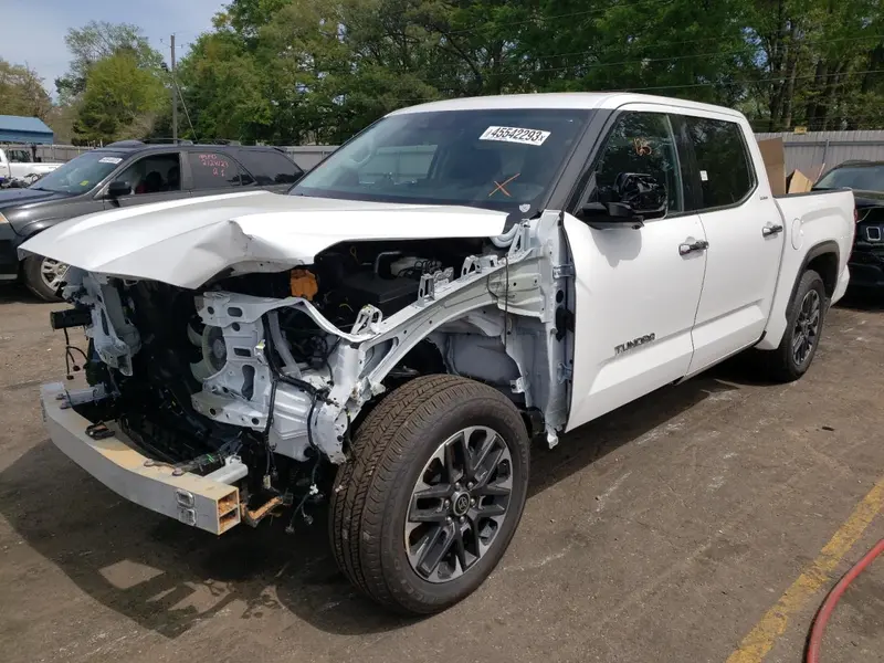 Toyota Tundra 2023г.