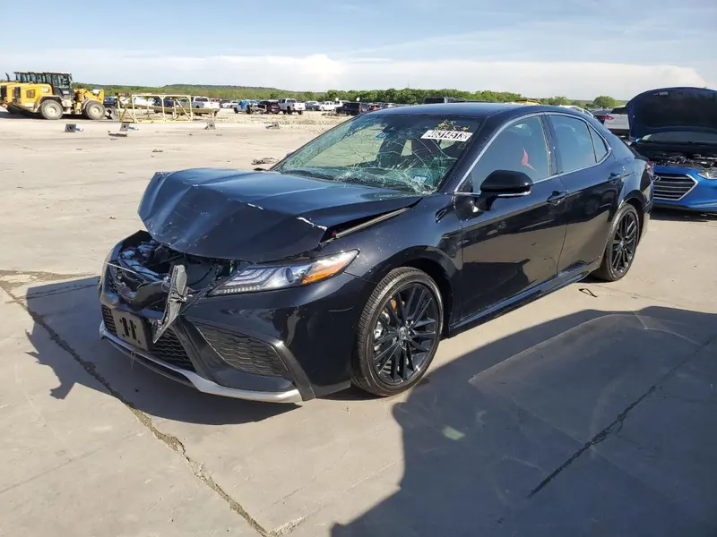 Toyota Camry Hybrid 2023г.