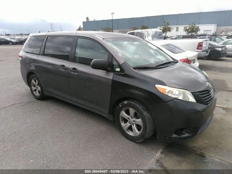 Toyota Sienna 2013г.