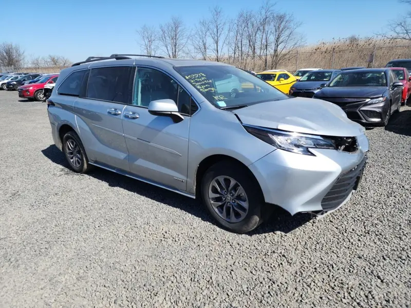 Toyota Sienna 2021г.