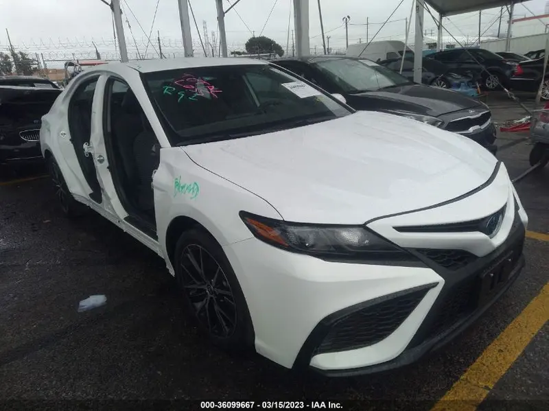 Toyota Camry Hybrid 2023г.