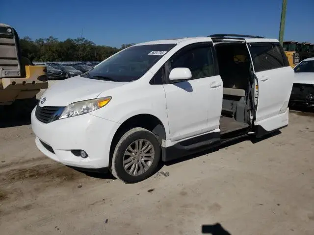 Toyota Sienna 2013г.