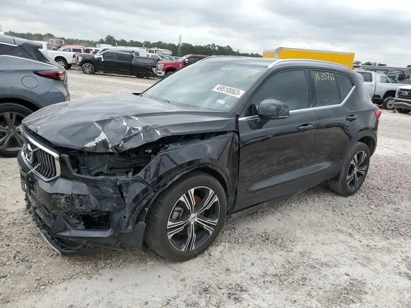 Volvo XC40 2022г.