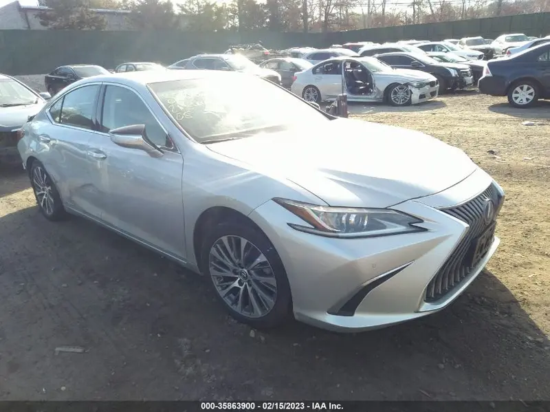 Lexus ES 300h 2021г.