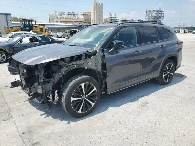 Toyota Highlander 2022г.