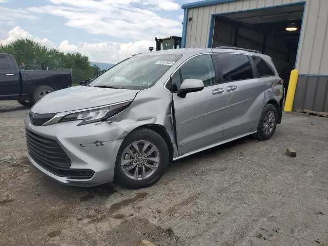 Toyota Sienna 2021г.