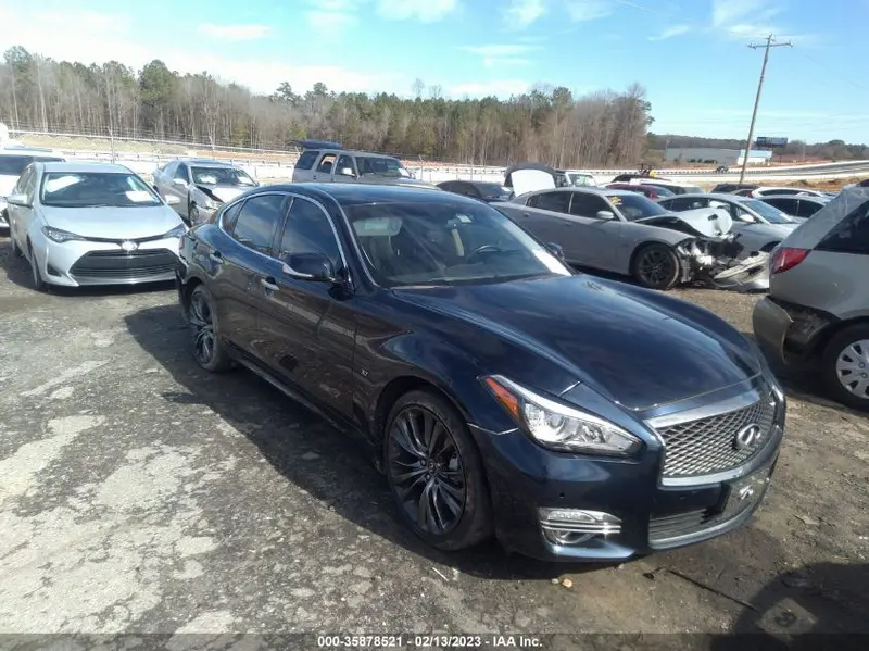 Infiniti Q70 2016г.