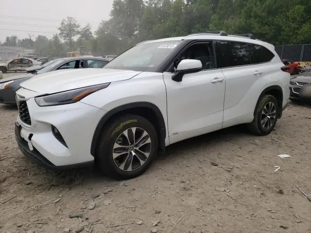 Toyota Highlander 2022г.