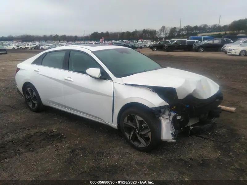 Hyundai Elantra 2022г.