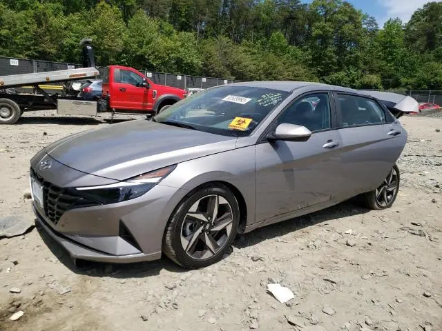 Hyundai Elantra 2023г.
