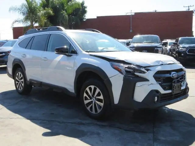 Subaru Outback 2023г.