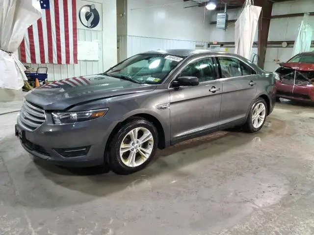 Ford Taurus 2015г.