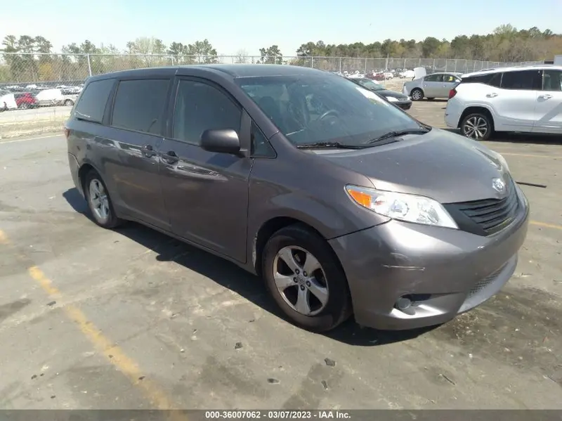 Toyota Sienna 2016г.