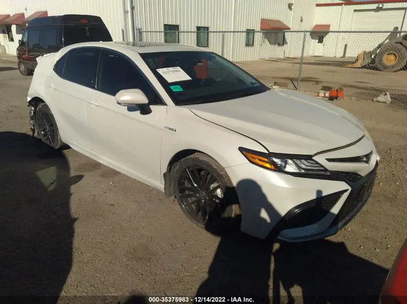 Toyota Camry Hybrid 2021г.