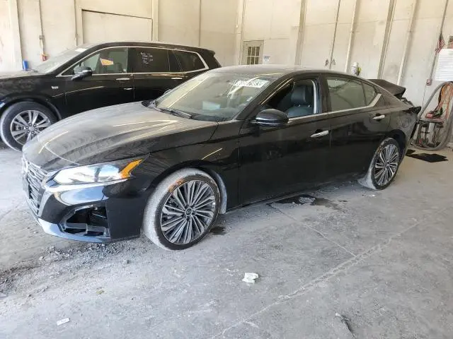 Nissan Altima 2023г.