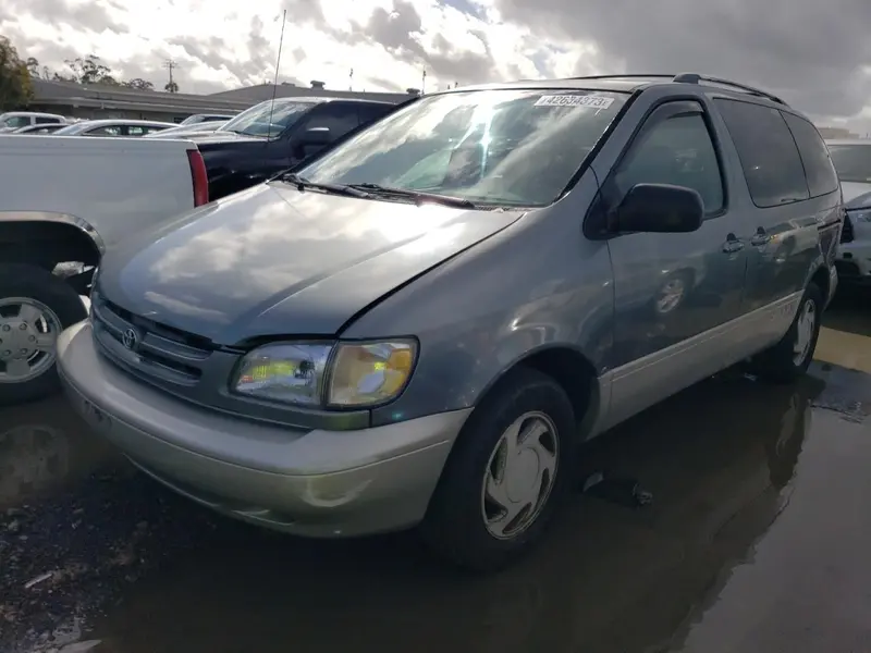 Toyota Sienna 2000г.