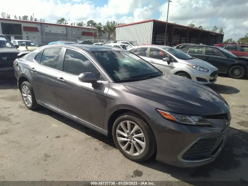 Toyota Camry 2022г.