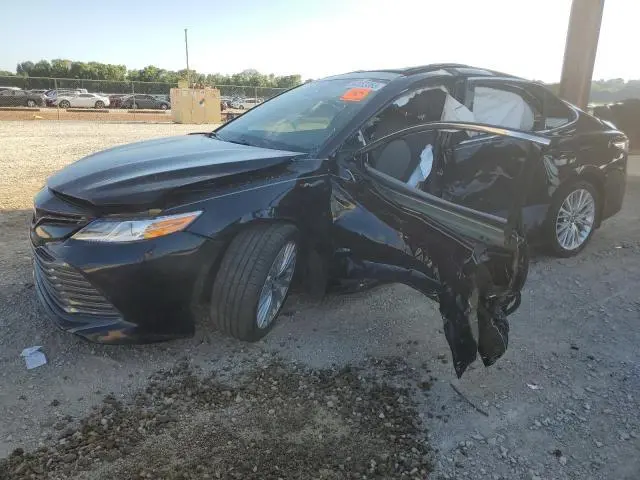 Toyota Camry 2020г.