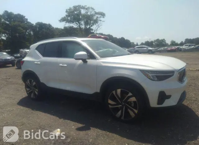Volvo XC40 2023г.