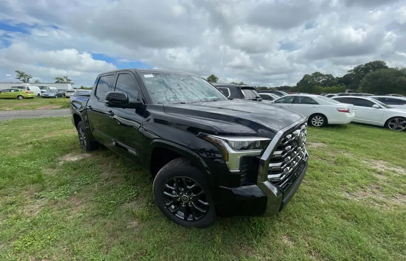 Toyota Tundra 2023г.