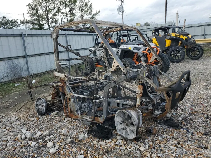 Can-Am Defender - XT/MOS 2022г.