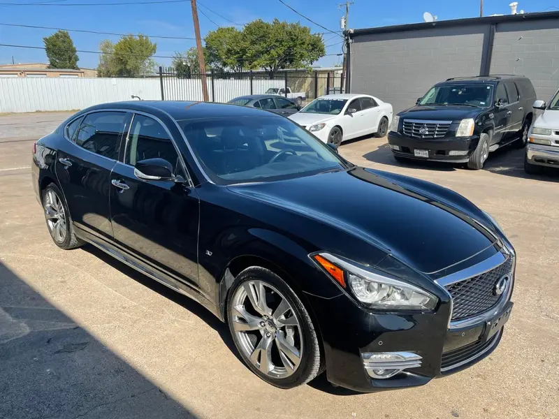Infiniti Q70 2015г.