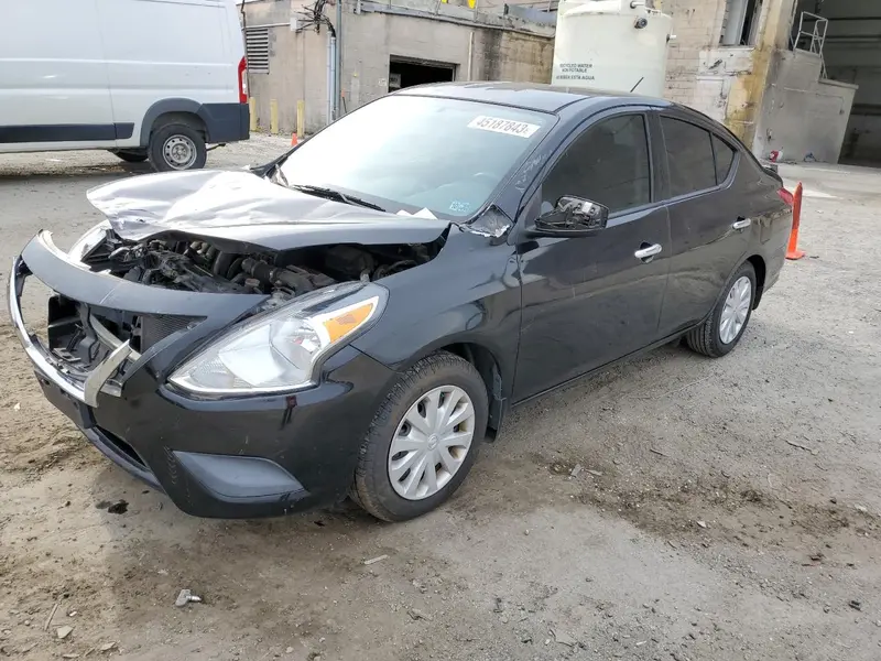 Nissan Versa 2015г.