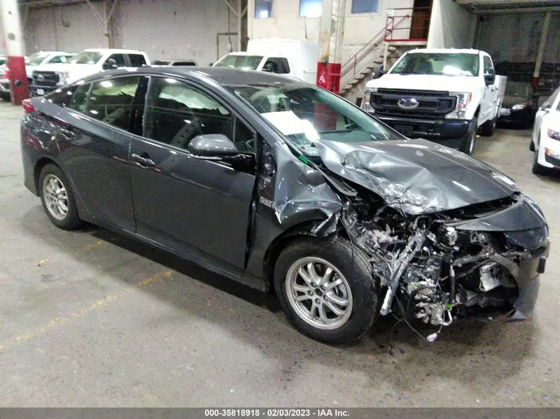 Toyota Prius Prime 2020г.