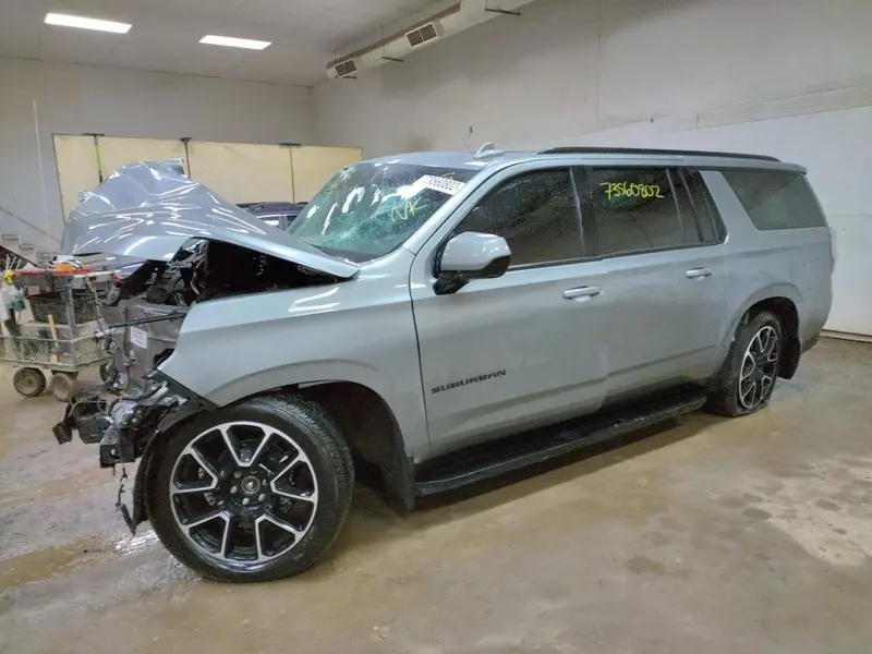Chevrolet Suburban 2023г.