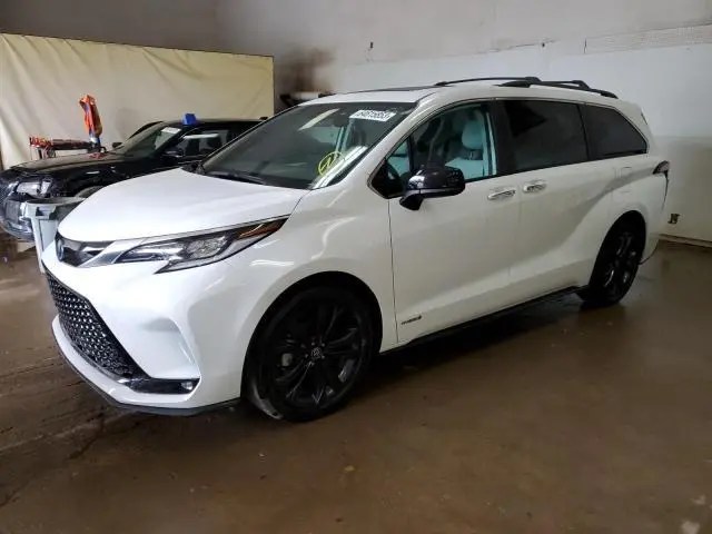 Toyota Sienna 2021г.