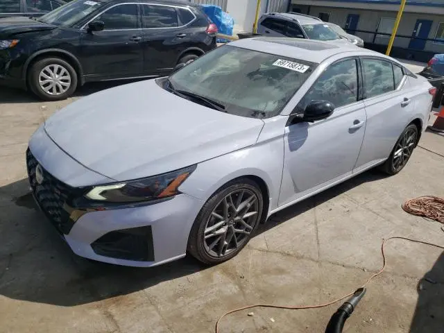 Nissan Altima 2023г.