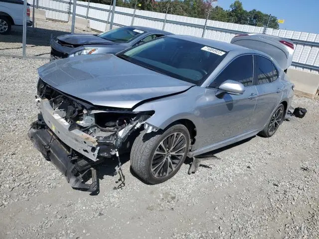 Toyota Camry 2020г.