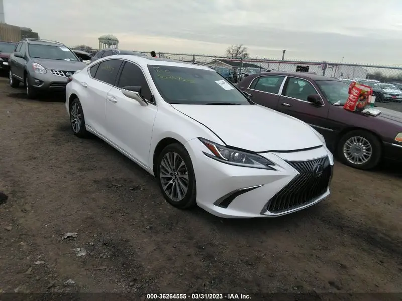 Lexus ES 300h 2020г.