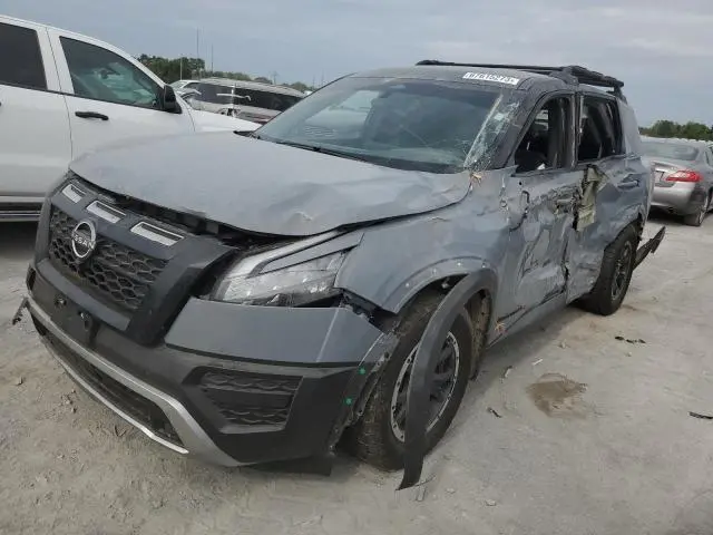 Nissan Pathfinder 2023г.