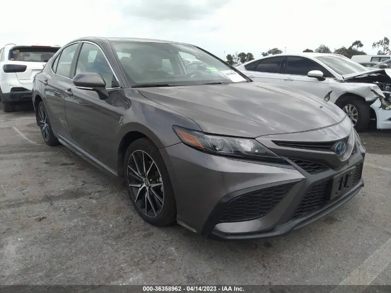Toyota Camry Hybrid 2022г.