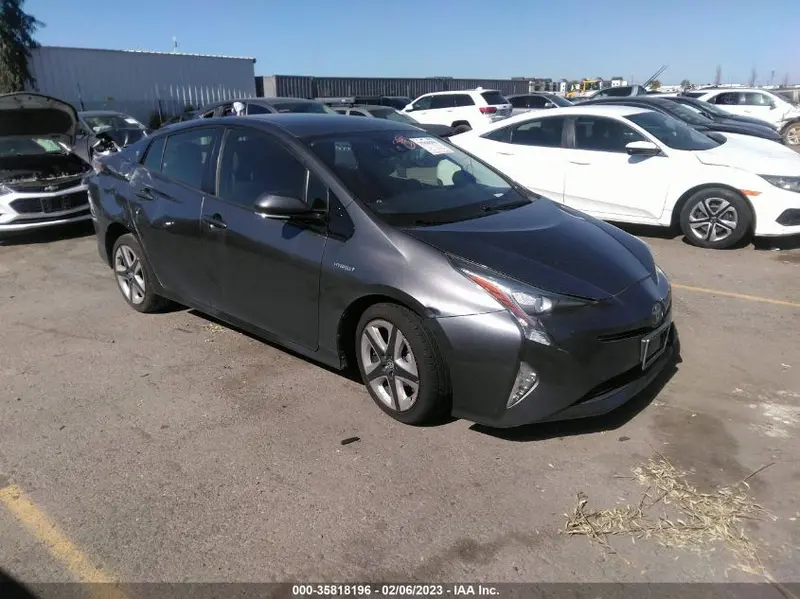 Toyota Prius 2017г.