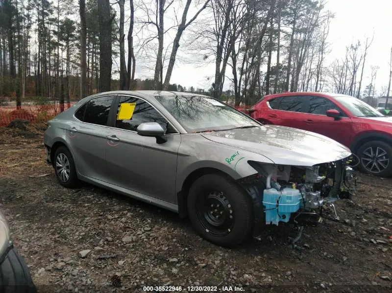 Toyota Camry Hybrid 2022г.