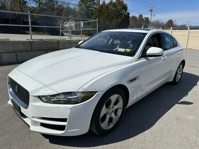 Jaguar XE 2017г.