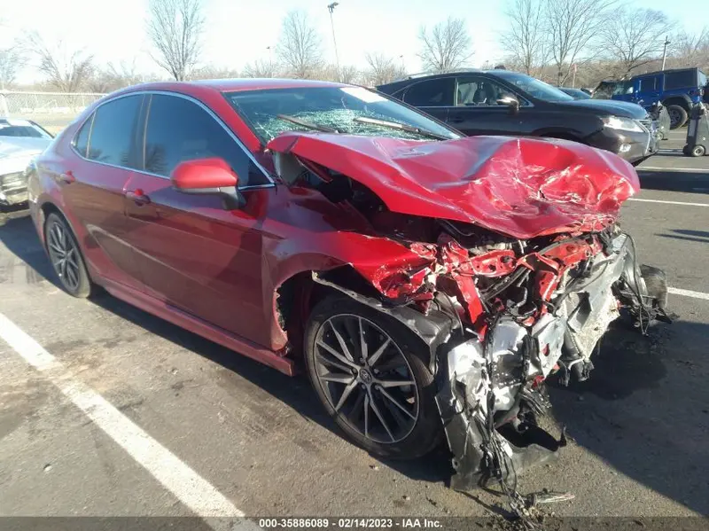 Toyota Camry 2021г.