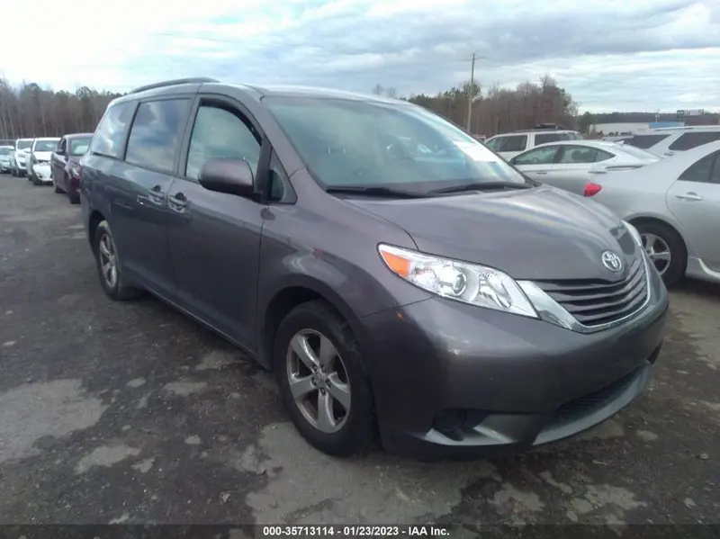 Toyota Sienna 2017г.